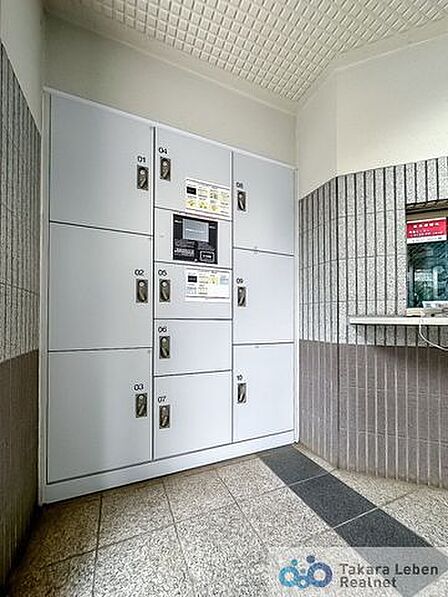 不在時の荷物の受け取りに便利な宅配ボックス。再配達依頼時の休日の時間の拘束から解放されます。