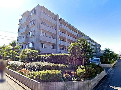 外観:穏やかな空気感に包まれた住宅街に映える、気品ある外観。住まう人の日常に安心感と心地よさをもたらす、上質な住空間を予感させます。 外観:穏やかな空気感に包まれた住宅街に映える、気品ある外観。住まう人の日常に安心感と心地よさをもたらす、上質な住空間を予感させます。