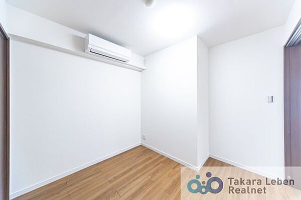 宿題をしたり、リモートワークに勤しんだり。落ち着いた雰囲気の中でゆっくりと思考を巡らすことができます。お子様が成長した後も独立した空間として利用可能です。
