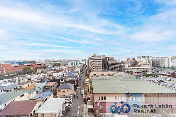 遮るものがなく見渡しの良い眺望です。室内にも爽やかな風と心地の良い日差しが差し込みます。