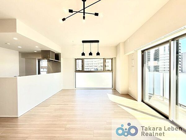 家族だけのプライベートタイムを心地よく過ごせるリビング空間。住まう方のライフスタイルを尊重し、オンリーワンの空間を創り出します。