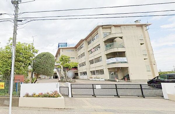 越谷市立千間台小学校 徒歩14分。 1080m