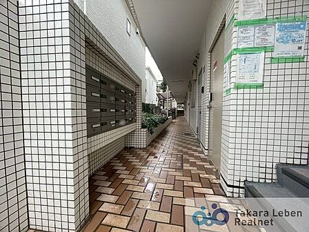 メールボックスコーナー。共用部が清潔に保たれていると、マンション全体の品格が上がりますね。