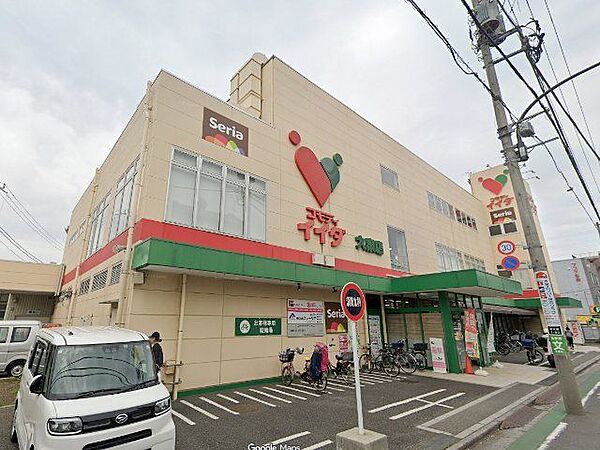 コモディイイダ大泉店 徒歩2分。 120m