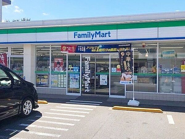 ファミリーマート南大泉三丁目店 徒歩7分。 500m
