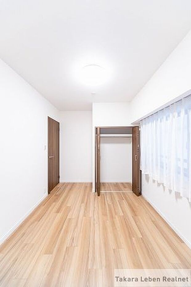 洋室5.1帖：各部屋を最大限に広く使って頂ける様、全居住スペースに収納付。