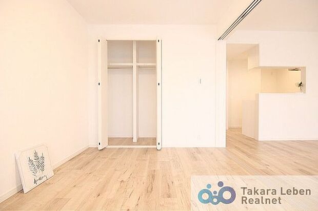 洋室5.6帖：各部屋を最大限に広く使って頂ける様、全居住スペースに収納付。