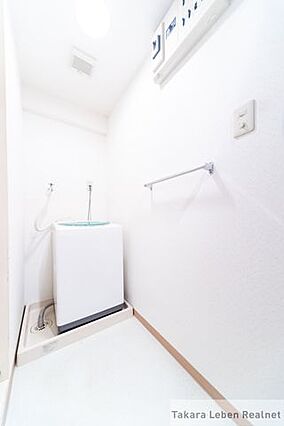 広々とした脱衣...