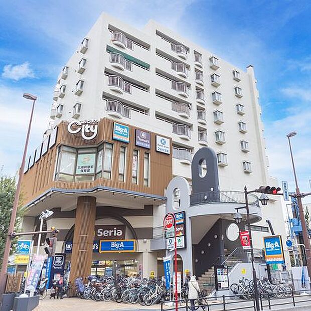 JR京浜東北線「北浦和」駅徒歩3分の駅近マンション。商業施設が併設されており、お買い物に大変便利です。