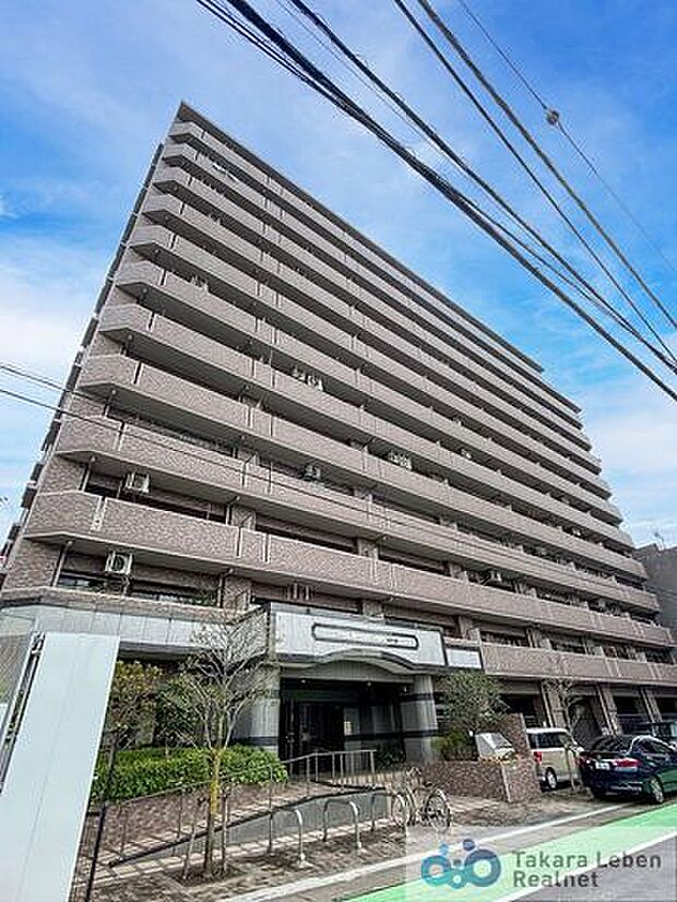 総戸数89戸のマンション。東武伊勢崎線「草加」駅から徒歩9分の立地です。徒歩圏内に教育施設、買い物施設が揃っており、住環境は良好です♪