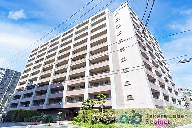 埼玉高速鉄道「川口元郷」駅から徒歩約7分。駅前に商業施設があり、また、徒歩圏内にも生活便利な施設が充実した暮らしやすい住環境。