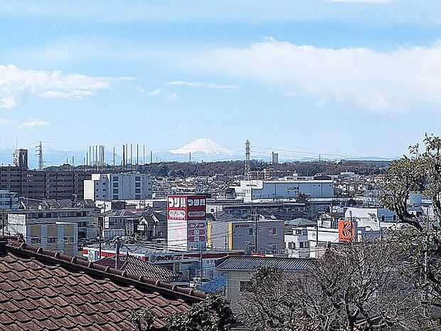 天気の良い日には富士山が望めます。