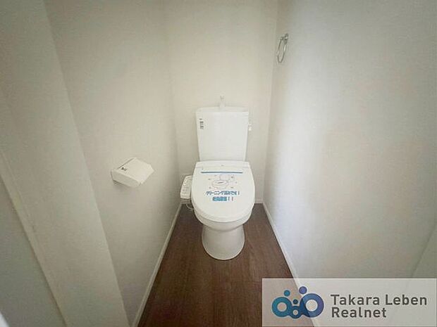 トイレはシャープでシンプルなデザイン。毎日使う場所だからこそ、使い勝手を考慮しました。