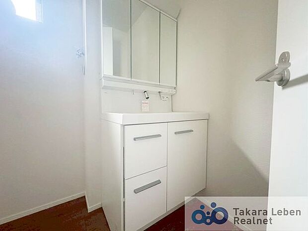 一日の始まりと終わりは洗面化粧台から。清潔感と機能性を備えたパウダールームです。