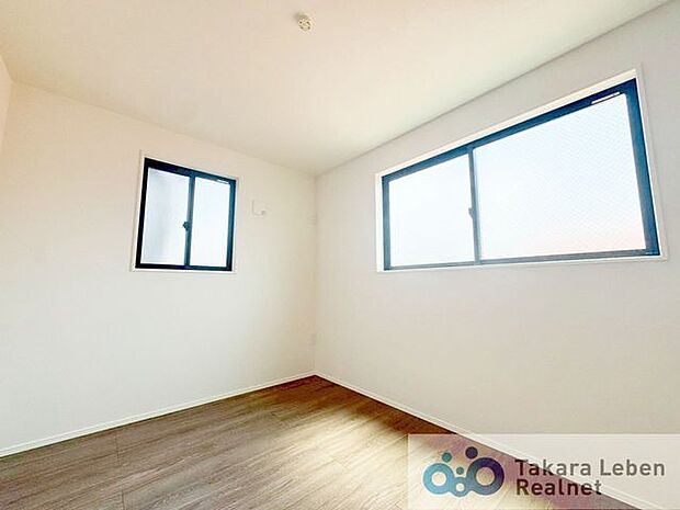 約4.8帖の洋室。