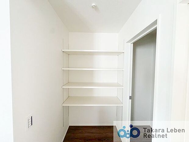 リビング収納（可動棚）