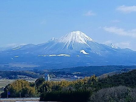 玄関側からは大山も眺められます