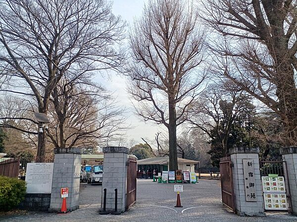新宿御苑（千駄ヶ谷門）まで徒歩6分