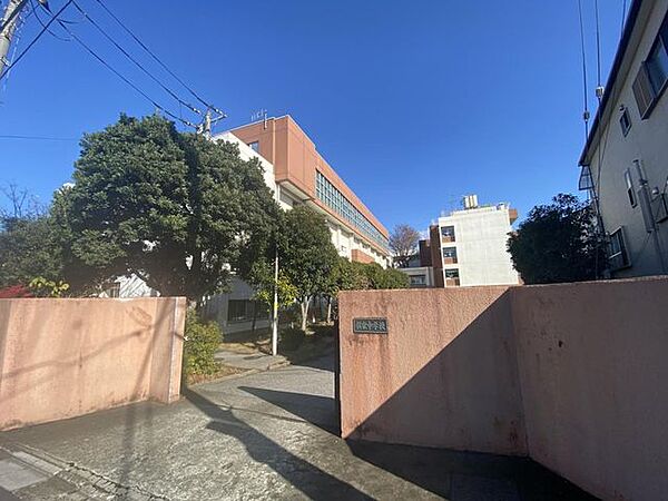 川口市立領家中学校 徒歩16分。 1220m