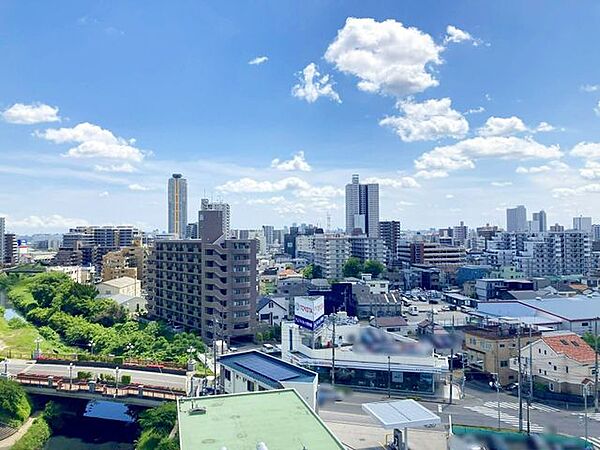 【眺望】バルコニーからの開放的な眺望です。