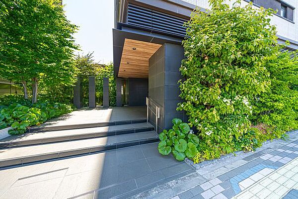 【エントランス】掃除の行き届いた綺麗なエントランス。管理体制良好です。