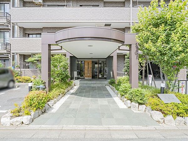 【エントランス】たくさんの人を出迎えるエントランスはマンションの顔です。