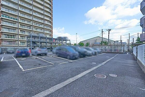 【駐車場】※空き情報等に関しては担当者までお問い合わせください。（原則1住戸1台割当）