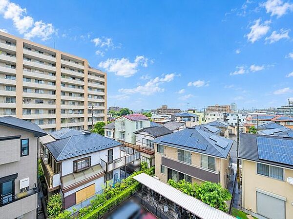 【お部屋からの眺望】心地よい抜け感が広がる、日々の暮らしを豊かに彩る景色です。