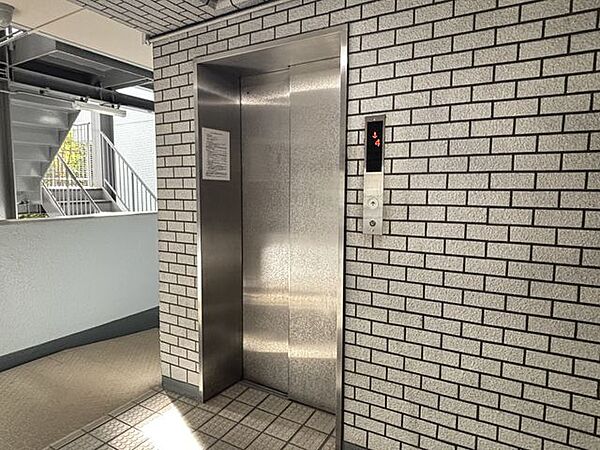 【エレベーター】エレベーター有。大きい荷物の移動も便利です。