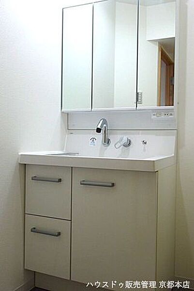 三面鏡で生活感が隠せます
