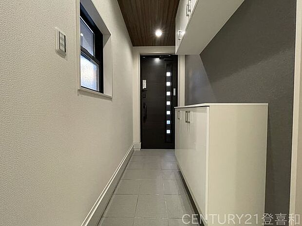 廊下から見た玄関