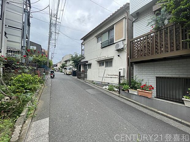 北側から見た前面道路