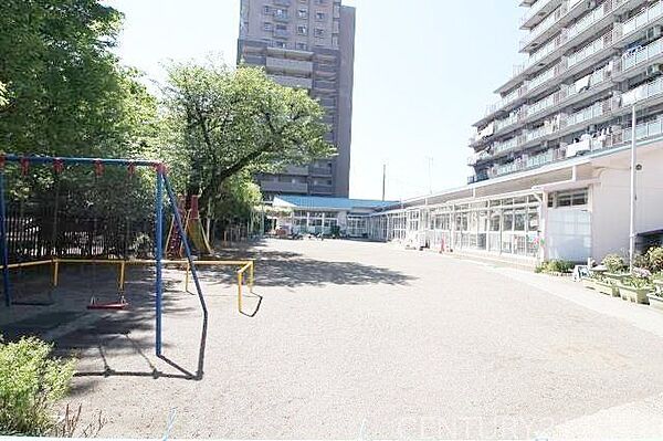 朝霞市泉水保育園 徒歩11分。 870m