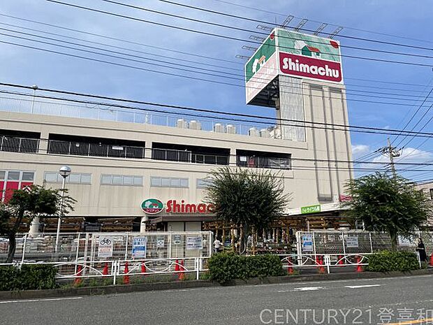 島忠新座店 徒歩12分。 920m