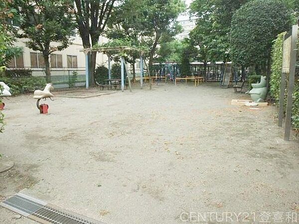 栄町第三児童遊園地 徒歩3分。 190m