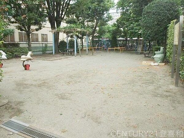 栄町第三児童遊園地 徒歩0分。 1m