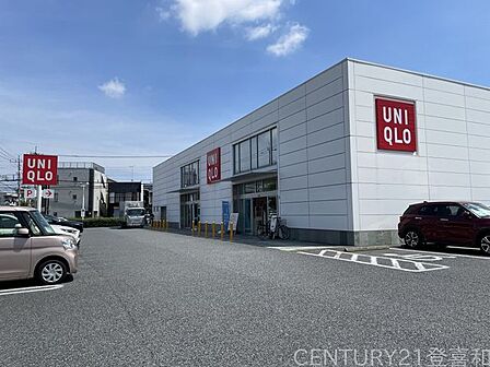 ユニクロ新座店 徒歩8分。 600m
