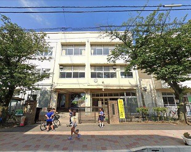 横浜市立南台小学校まで593m（徒歩8分）