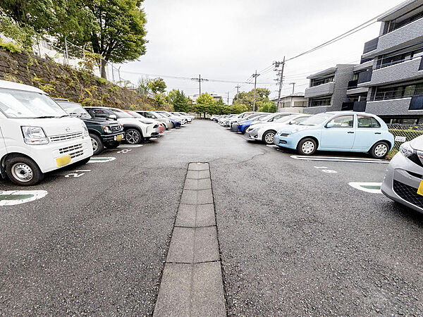 【駐車場】