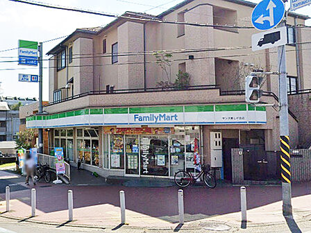 ファミリーマートサンズ美しが丘店:871m(徒歩11分)