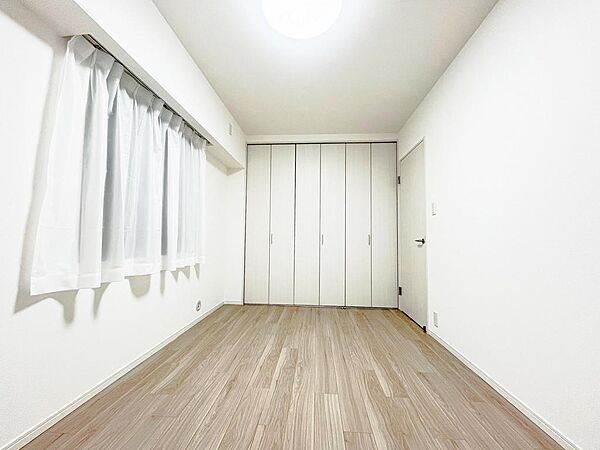 【洋室】約7.0帖