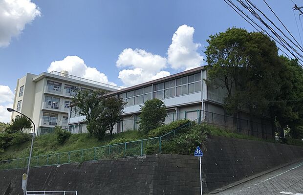 横浜市立公田小学校まで800m(徒歩10分)