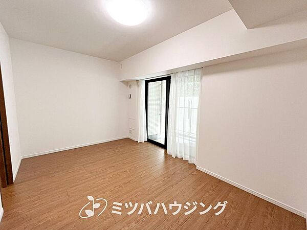 【洋室】約8.0帖