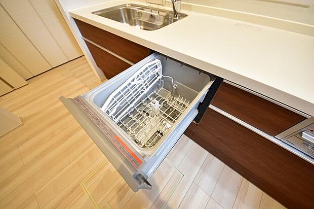 毎日使うものだから、キレイはもちろん食洗器なら除菌に手間はかかりません。お子様の食器洗いも安心。
