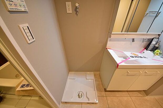 大容量の洗濯機にも対応できる洗濯機置き場を確保。