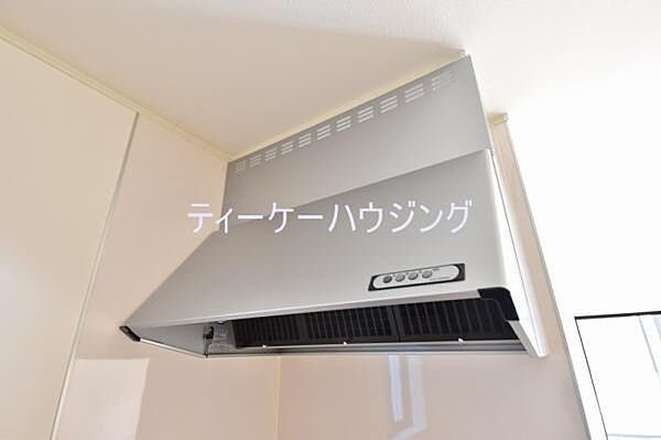 お掃除しやすくいつまでも清潔にお使いいただける手元ライト付き換気扇