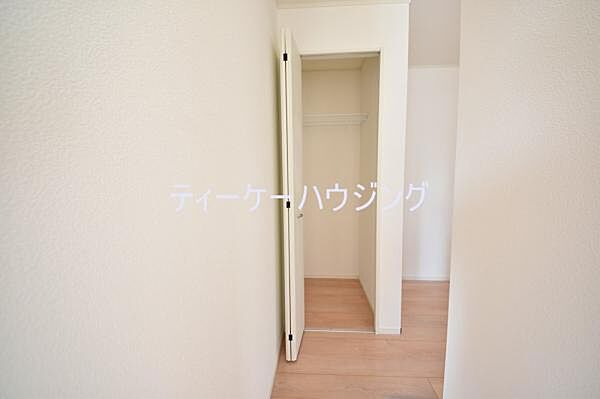 キッチンに収納があると助かりますよね。