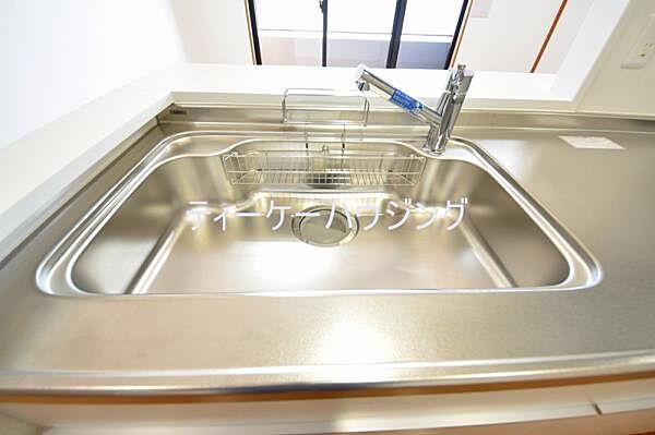家族と触れ合いを大切にできる対面キッチンです。