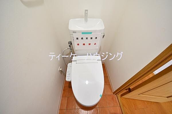 温水洗浄機能付き便座を標準装備。清潔で快適な空間を演出します。