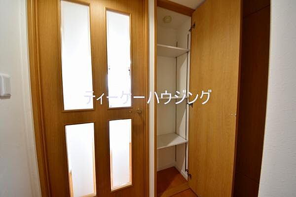 廊下に収納があると助かりますよね。